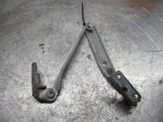 петля капота Audi A6 4A/C4 1996, 2.0 л., бензин, МКПП, седан, 4A0823301F