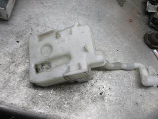 бачок омывателя Volkswagen Caddy 3 поколение 2008, 2.0 л., бензин, МКПП, минивэн, 1K0955453