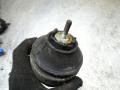 подушка крепления двигателя Volkswagen Passat B5 1998, 8D0199379J - фото №2