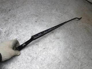 щеткодержатель (поводок стеклоочистителя, дворник) Ford Focus 1 поколение 2000, XS4117527AA