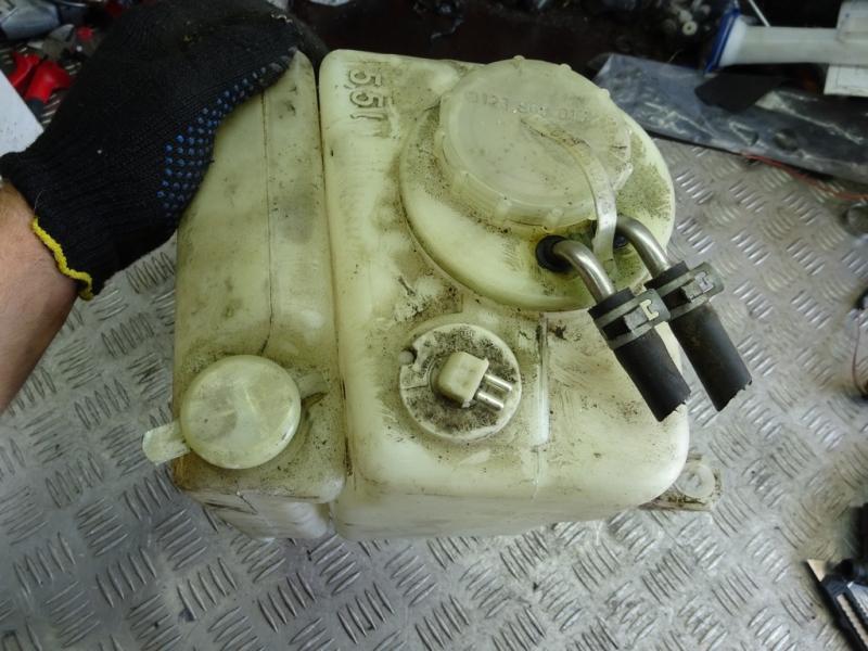 бачок омывателя Mercedes-Benz E-Класс W210/S210 1997, 2.9 л., дизель, МКПП, седан, 2108690920, 2098601160 - фото №1