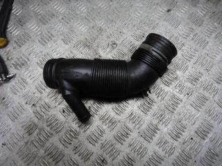 патрубок воздушного фильтра Volkswagen Polo 4 поколение 2004, 1.4 л., дизель, 6Q0129654AB