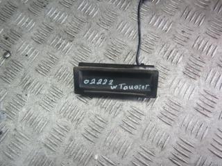 кнопка открытия багажника Volkswagen Touareg 1 поколение [рестайлинг] 2008, 3.0 л., дизель, АКПП, внедорожник 5 дв., 1J0827566L