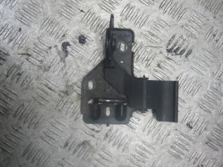 замок капота Volkswagen Touareg 1 поколение 2005, 2.5 л., дизель, АКПП, внедорожник 5 дв., 6Q6823480B