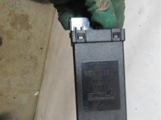 блок управления стеклоподъемниками Renault Safrane 1 поколение [рестайлинг] 1997, 2.0 л., бензин, МКПП, хетчбэк 5 дв., 7700411324