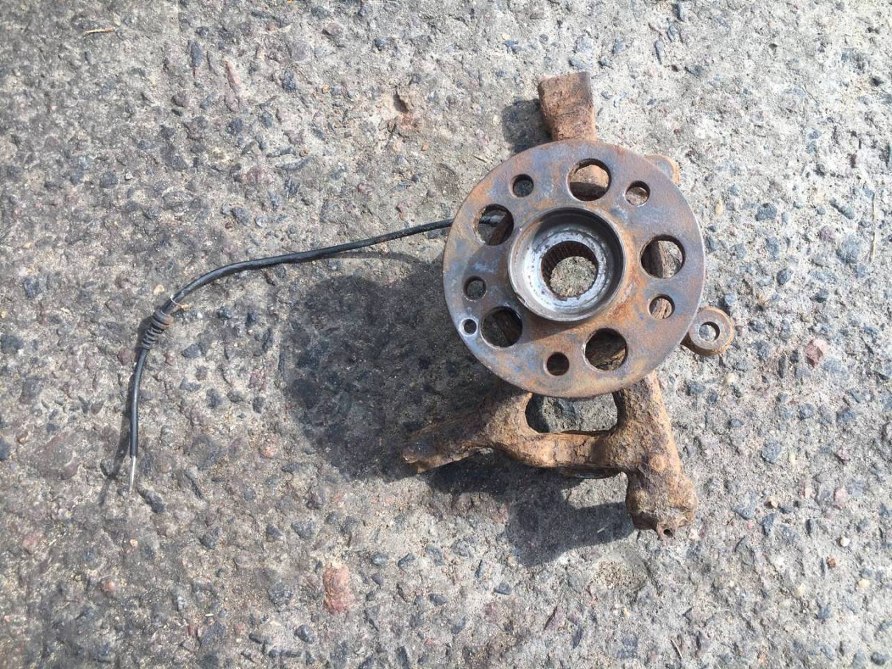 кулак поворотный левый Mercedes-Benz C-Класс W204/S204 2009, 3.0 л., M 272.948, бензин - фото №1