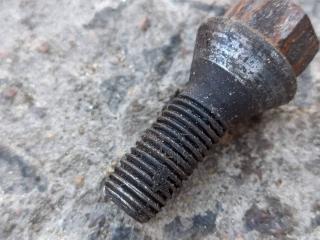 болт колесный BMW 5 серия E60/E61 [рестайлинг] 2009, 2.0 л., N47 D20 A, дизель, АКПП, седан