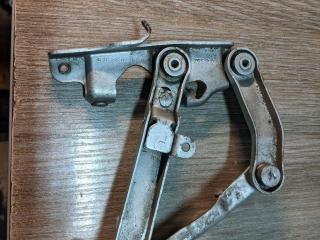 петля капота левая Mercedes-Benz E-Класс W211/S211 2004, 3.2 л., OM 648.961, дизель, АКПП, универсал, A2118800228, 2118800228