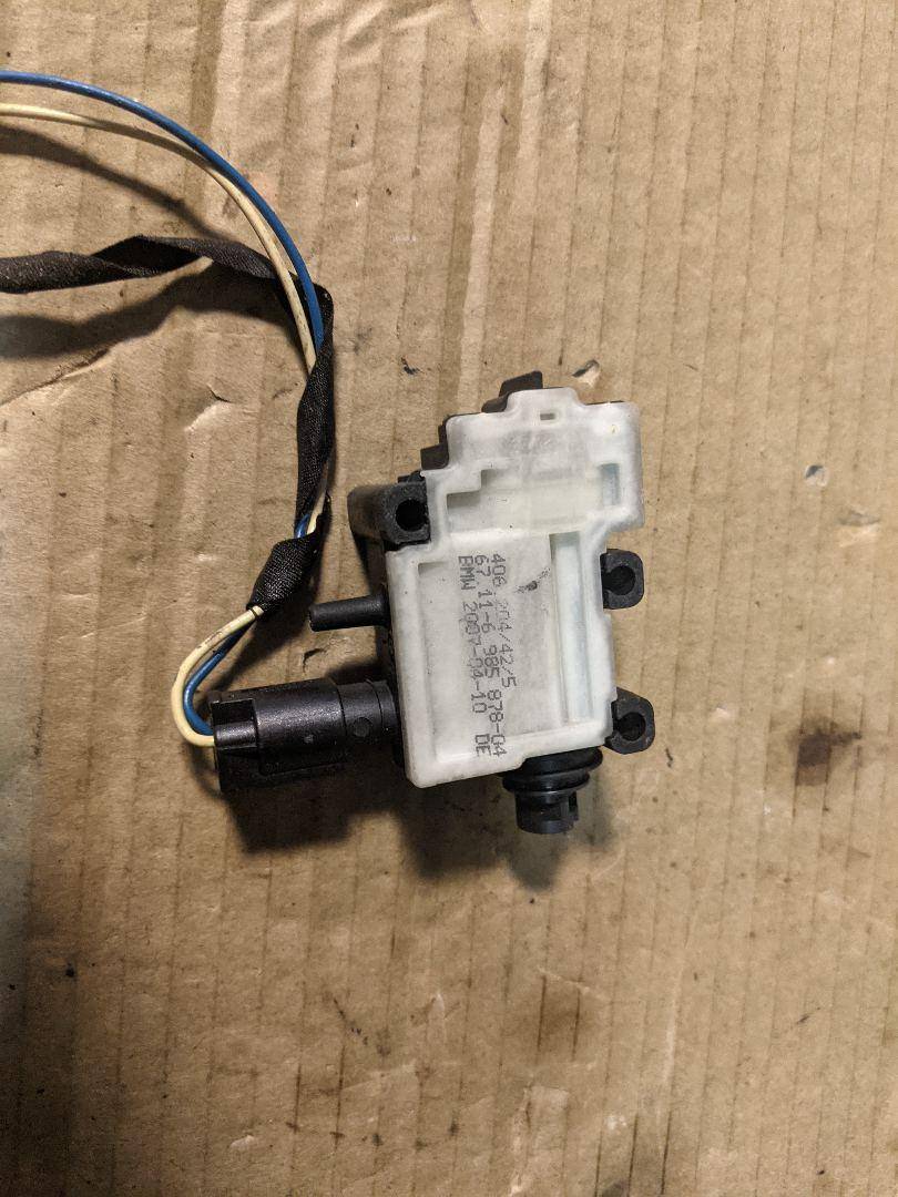 активатор замка крышки топливного бака BMW X5 E70 2007, 4.8 л., N62 B48 A, бензин, АКПП, 6985878, 67116985878 - фото №1