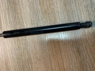 амортизатор капота Land Rover Range Rover 3 поколение [2-й рестайлинг] 2012, 4.4 л., 448DT, дизель, АКПП, внедорожник 5 дв., XH42406A10AA