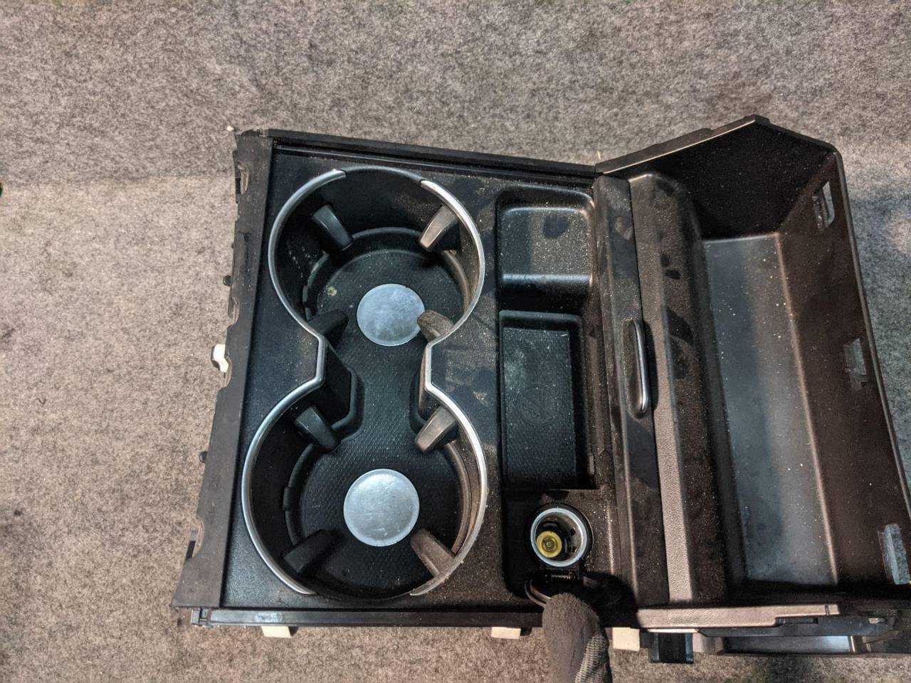 консоль салона Mercedes-Benz M-Класс W166 2015, 3.0 л., OM 642.826, дизель, АКПП, cthsq, внедорожник 5 дв. - фото №1