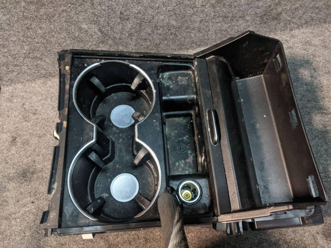 консоль салона Mercedes-Benz M-Класс W166 2012, 2.1 л., OM 651.960, дизель, АКПП, мокрый асфальт, внедорожник 5 дв. - фото №1