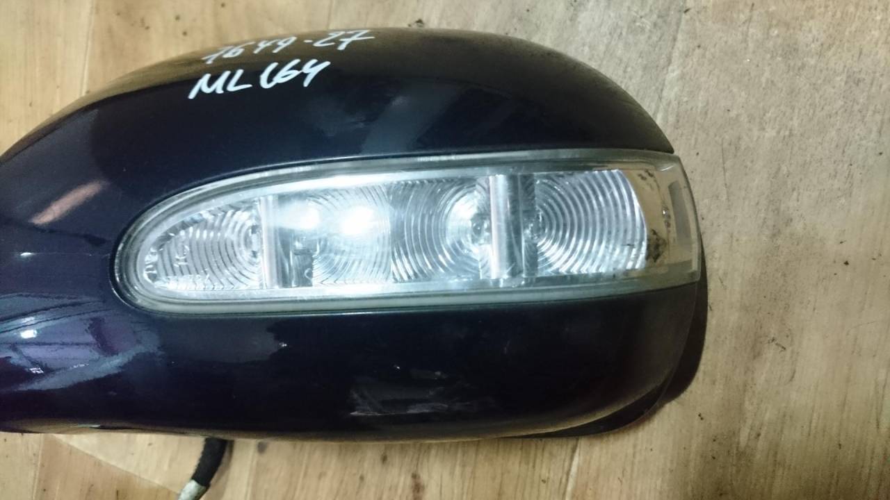 повторитель поворота на крыле Mercedes-Benz M-Класс W164 2006, 3.5 л., M 272.967, бензин, АКПП, внедорожник 5 дв., правый руль - фото №1