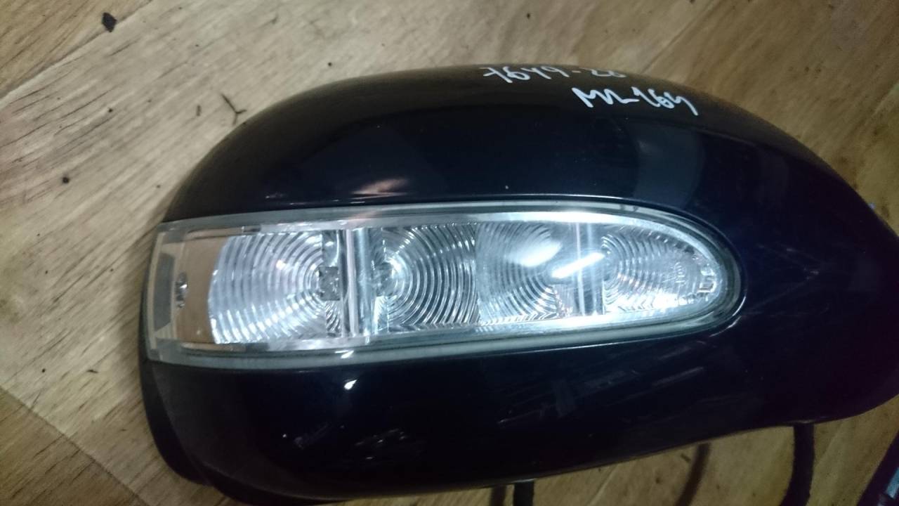 повторитель поворота на крыле Mercedes-Benz M-Класс W164 2006, 3.5 л., M 272.967, бензин, АКПП, внедорожник 5 дв., правый руль - фото №1