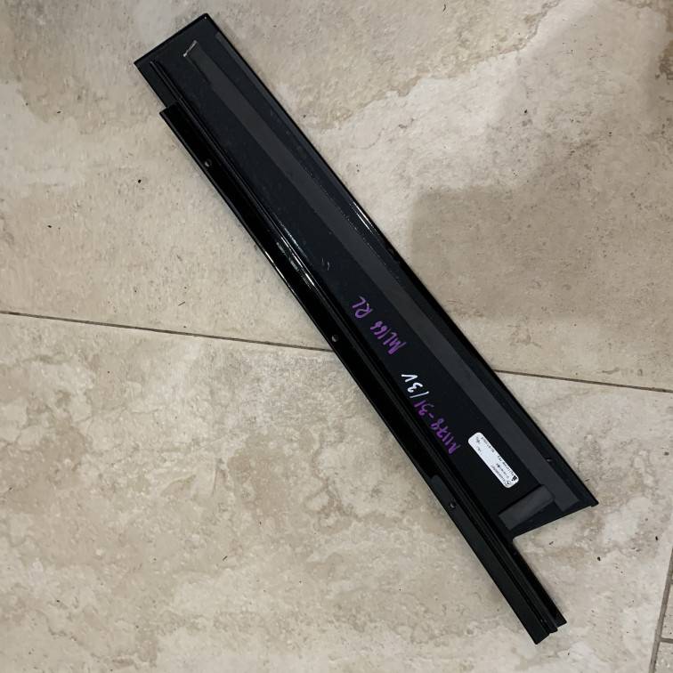 наружная декоративная накладка двери задней левой Mercedes-Benz M-Класс W166 2015, 3.0 л., OM 642.826, дизель, АКПП, cthsq, внедорожник 5 дв., A1666900587, 1666900587 - фото №1