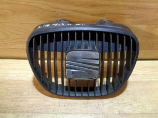 решетка радиатора SEAT Ibiza 3 поколение 2006, 6L0853654