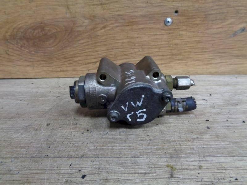 ТНВД Volkswagen Golf 5 поколение 2005, 03C127025R - фото №1