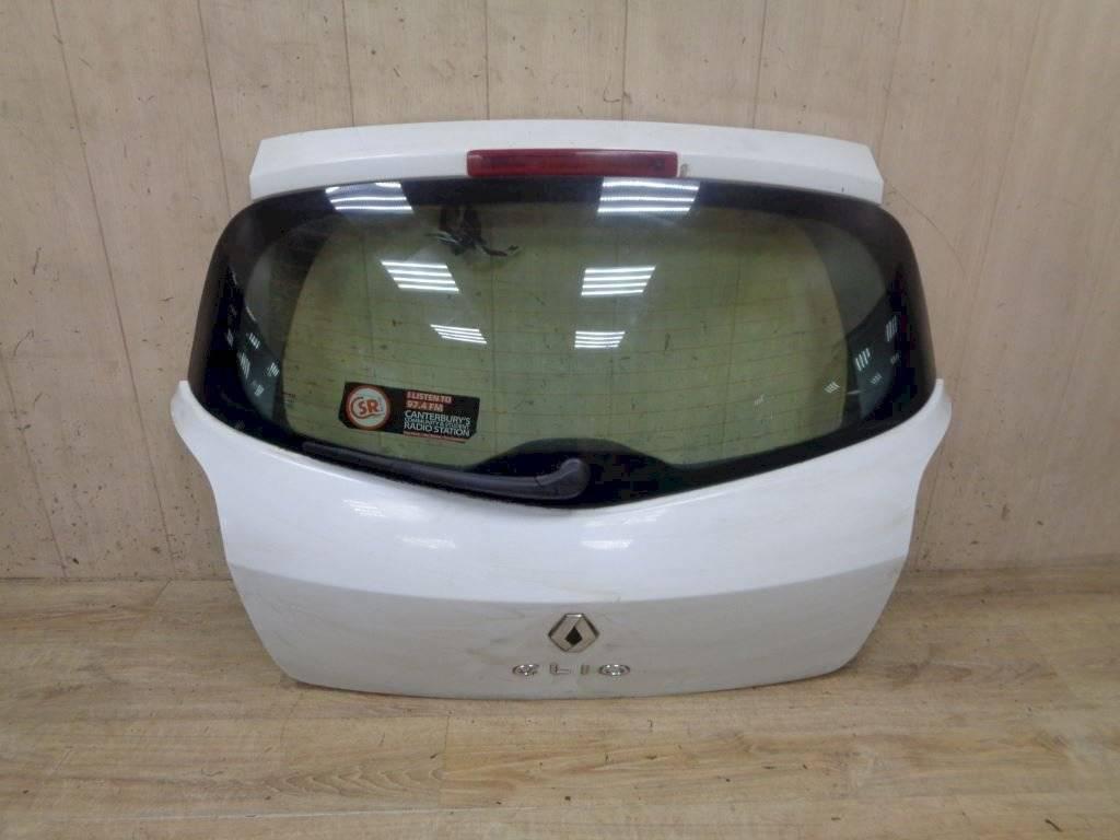 крышка багажника (дверь 3-5) Renault Clio 3 поколение 2009, белый, хетчбэк 5 дв., 7751478020 - фото №1