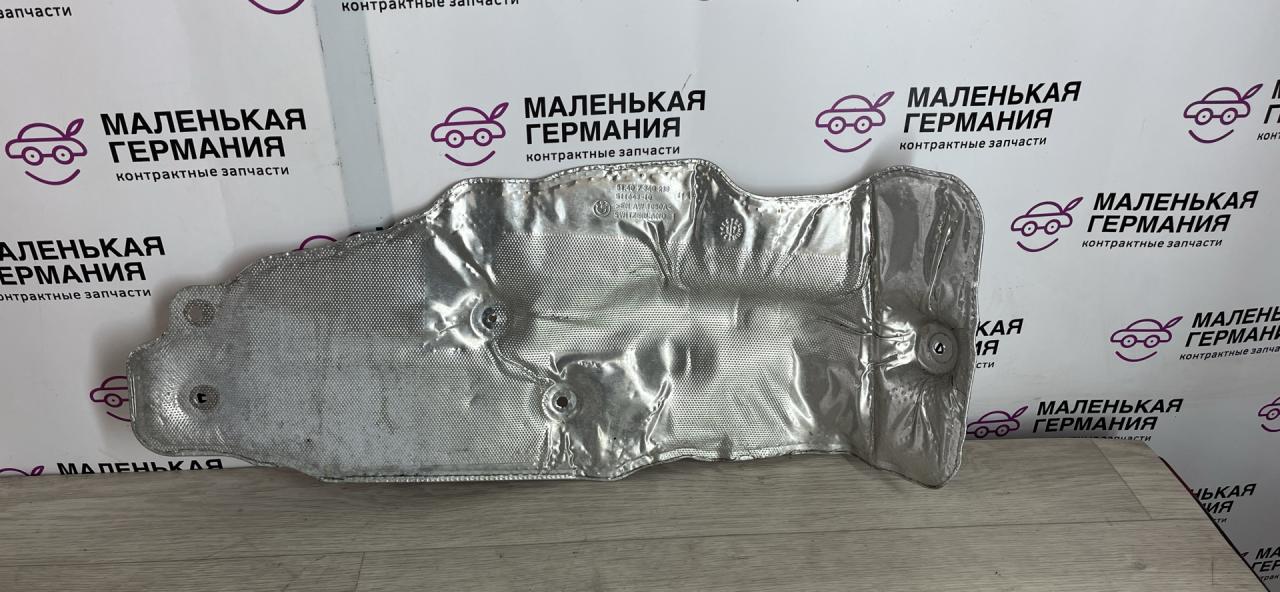 тепловой экран глушителя BMW 5 серия G30/G31 G30 2017, 3.0 л., B58 B30 A, бензин, АКПП, темно-синий, седан, полный привод, 51487340210, 7340210 - фото №1