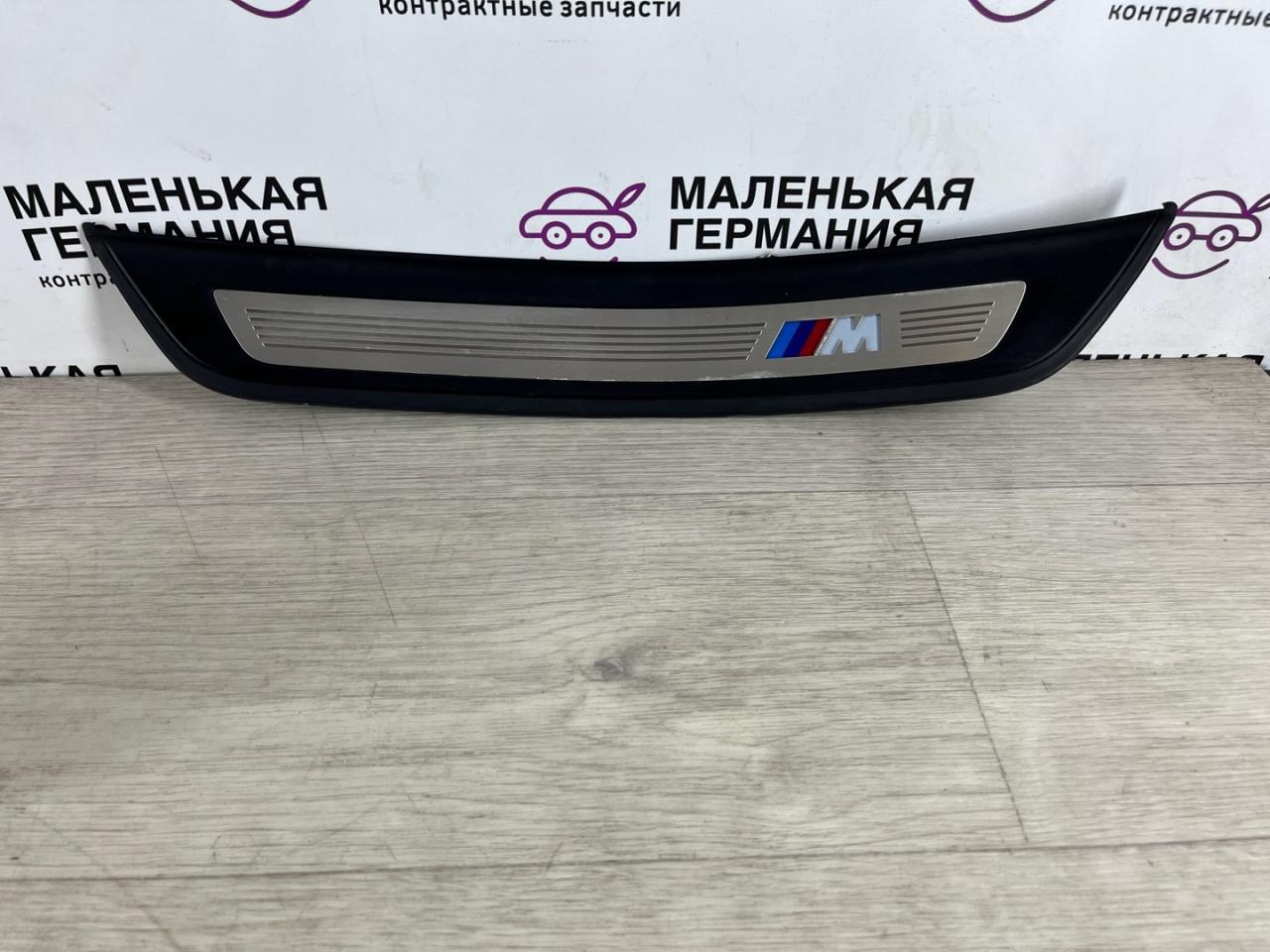 накладка на порог внутренняя BMW 5 серия G30/G31 G30 2017, 3.0 л., B58 B30 A, бензин, АКПП, темно-синий, седан, полный привод, 51478064906, 8064906 - фото №1