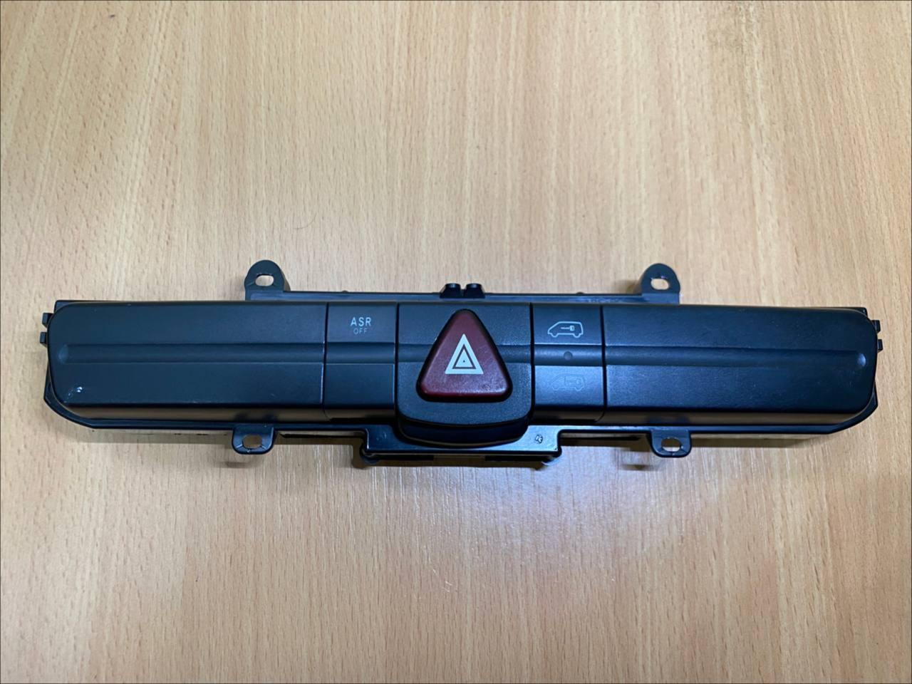 кнопка (выключатель) Mercedes-Benz Sprinter 2 поколение (W906) W906 (2006 - 2014), 2.2 л., дизель, МКПП, микроавтобус, HVW9065450107, 9065450107 - фото №1