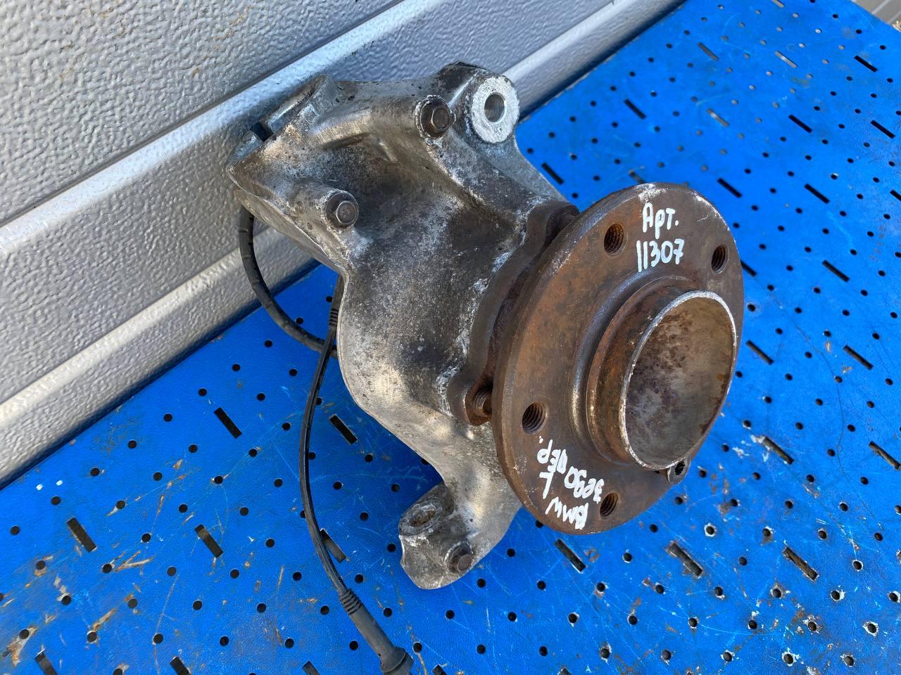 кулак поворотный левый BMW 3 серия E90/E91/E92/E93 (2004 - 2010), 31216773209, 31216773209