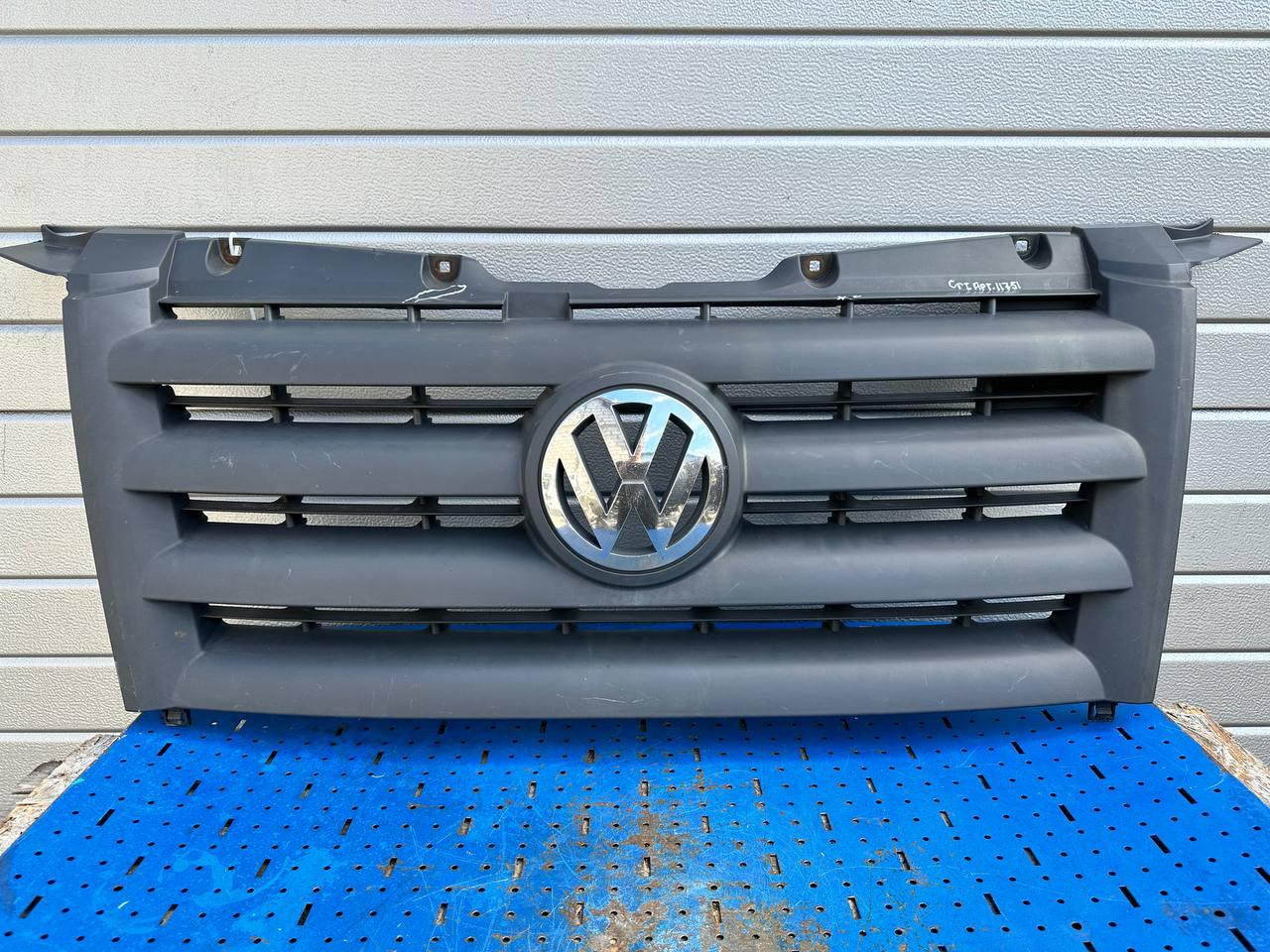 решетка радиатора Volkswagen Crafter 1 поколение (2006 - 2011), HVW9068800085, 9068800085, 2E0853653 - фото №1