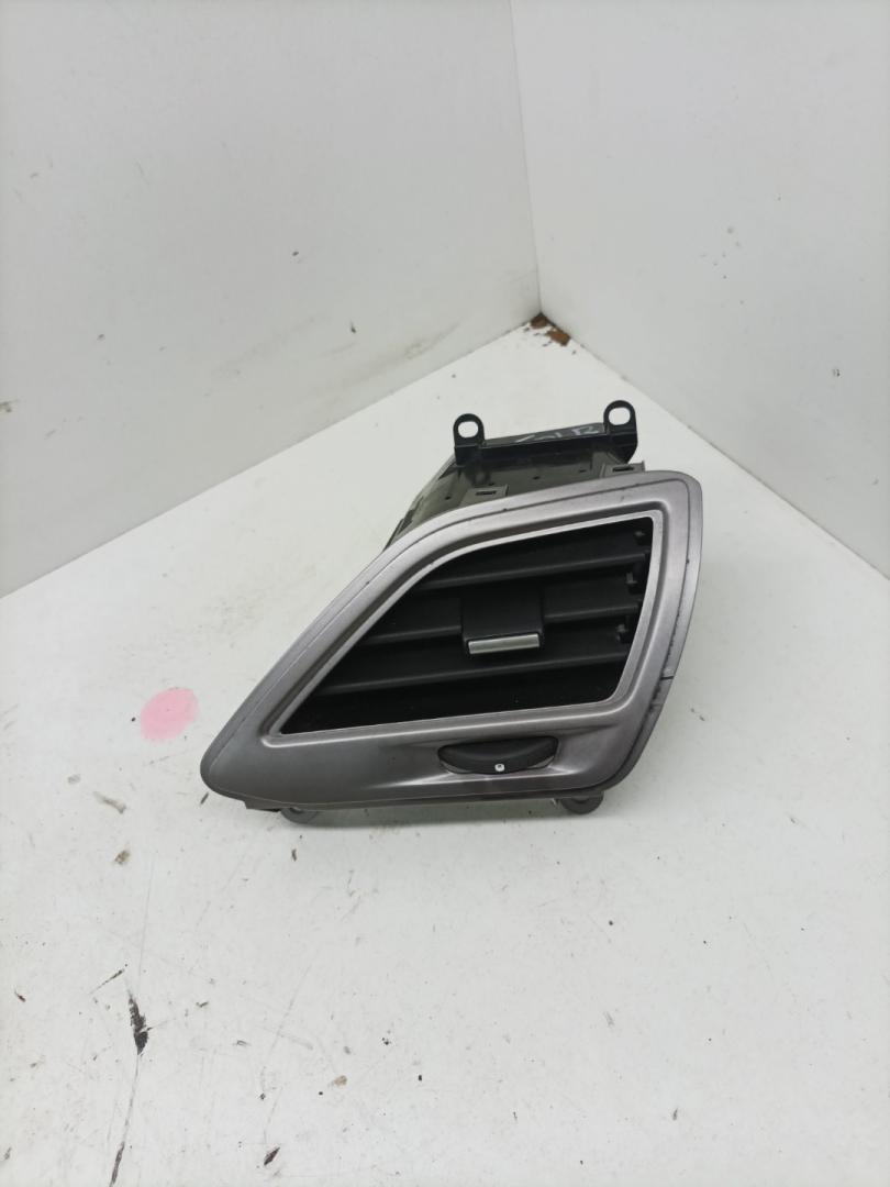 дефлектор обдува салона Lada Vesta 1 поколение 2018, 1.8 л., бензин, АКПП, универсал, 8450031430 - фото №1