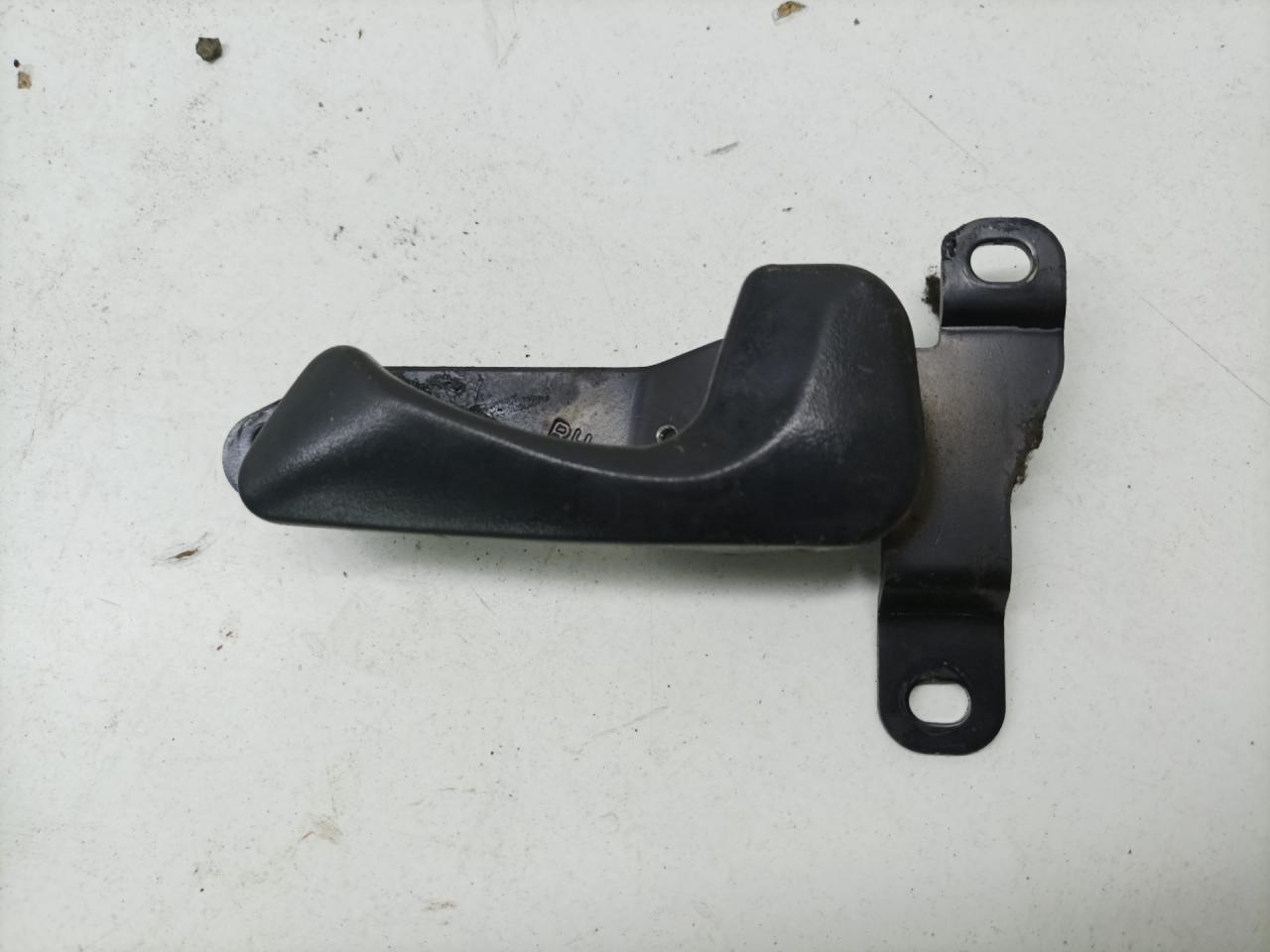 ручка внутренняя передняя правая Hyundai Galloper 2 поколение 1998, 2.5 л., дизель, МКПП, внедорожник 5 дв. - фото №1