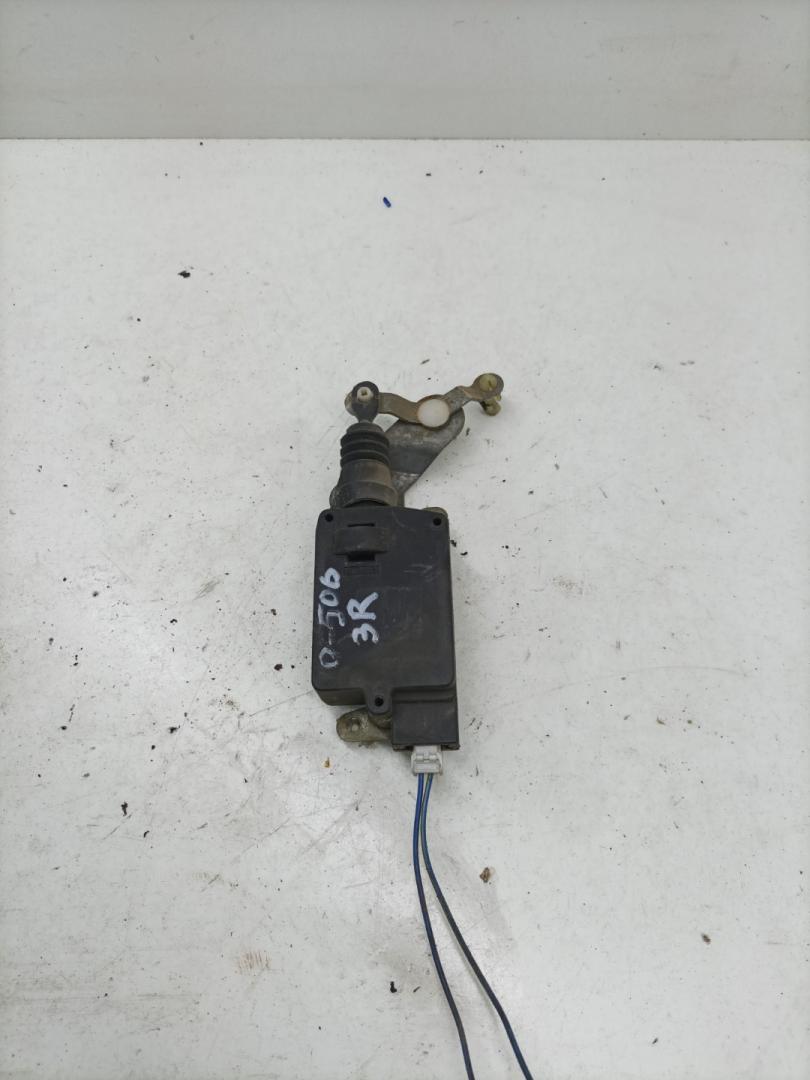 замок двери задней правой Hyundai Galloper 2 поколение 1998, 2.5 л., дизель, МКПП, внедорожник 5 дв. - фото №1