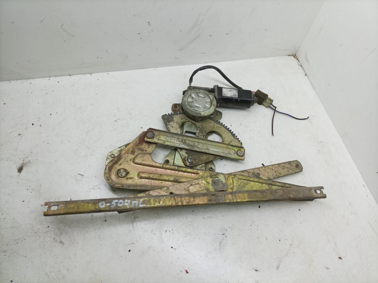 стеклоподъемник электрический передний левый Hyundai Galloper 1 поколение 1997, 2.5 л., дизель, МКПП, внедорожник 5 дв. - фото №1