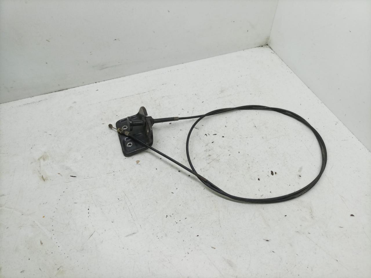 трос капота Hyundai Galloper 1 поколение 1997, 2.5 л., дизель, МКПП, внедорожник 5 дв. - фото №1