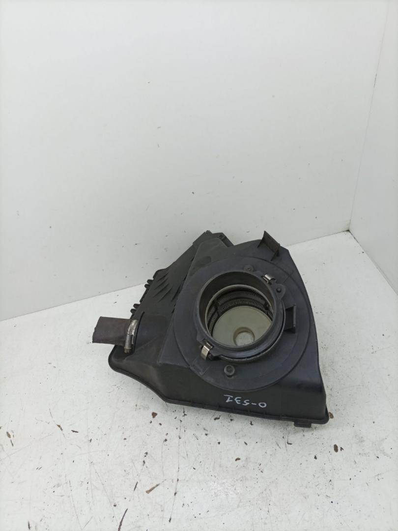 корпус воздушного фильтра Audi A6 Allroad Quattro C6 2006, 3.2 л., AUK, бензин, АКПП, универсал - фото №1