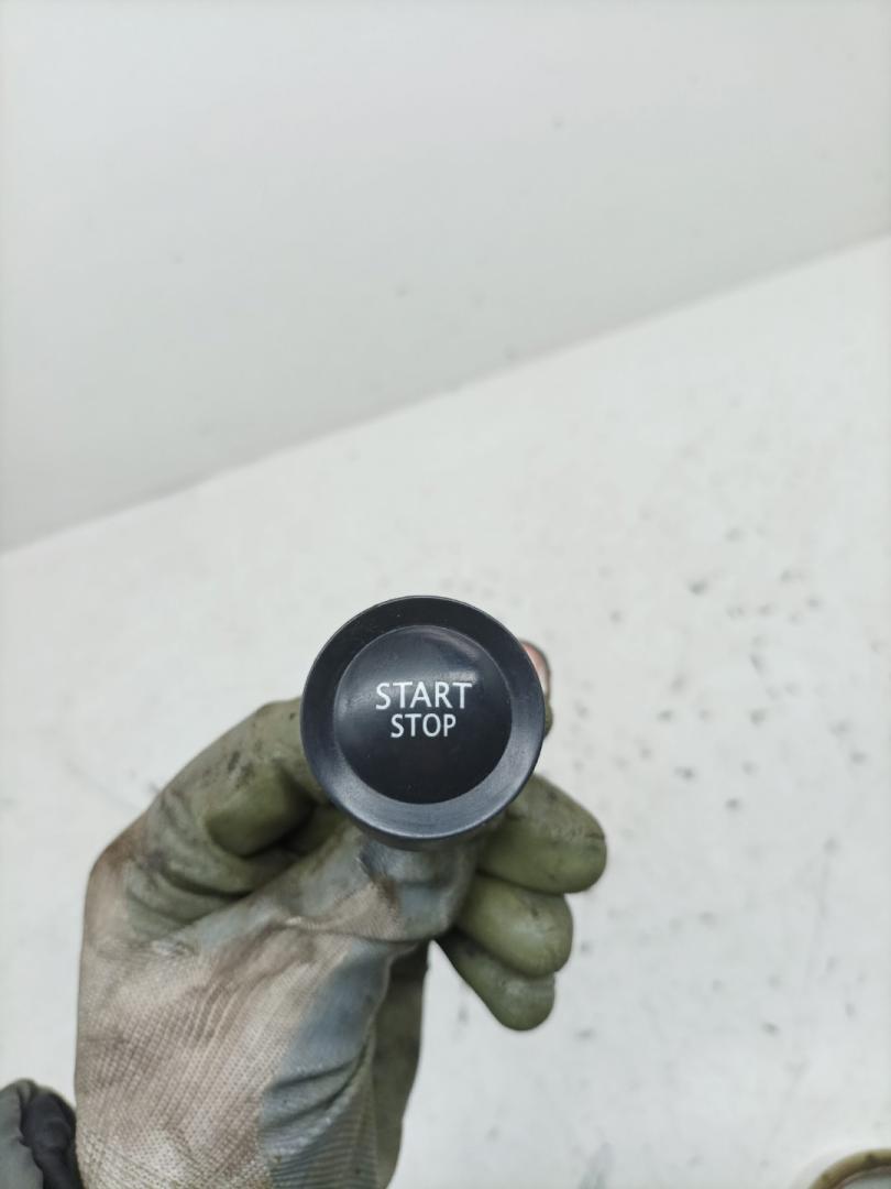 кнопка запуска двигателя Renault Megane 2 поколение 2004, 1.9 л., дизель, МКПП, хетчбэк 5 дв. - фото №1