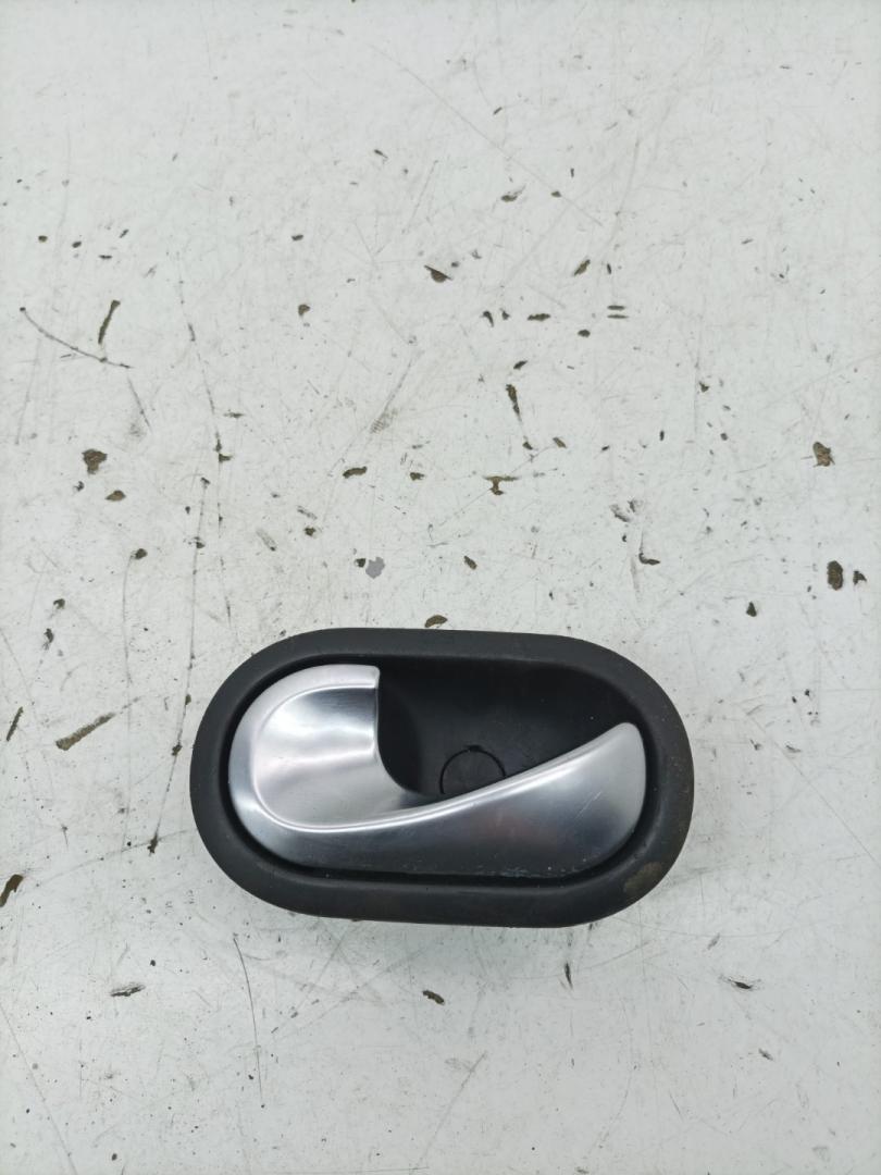 ручка внутренняя задняя левая Renault Megane 2 поколение 2004, 1.9 л., дизель, МКПП, хетчбэк 5 дв. - фото №1