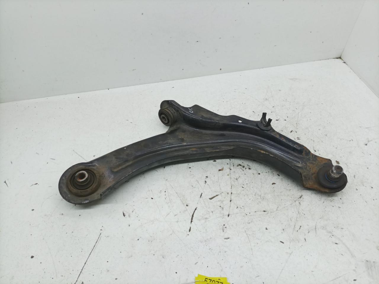 рычаг передний правый Renault Megane 2 поколение 2004, 1.9 л., дизель, МКПП, хетчбэк 5 дв. - фото №1