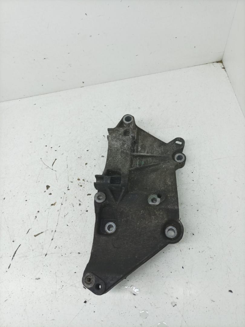 кронштейн генератора Renault Megane 2 поколение 2004, 1.9 л., дизель, МКПП, хетчбэк 5 дв., 8200100148 - фото №1