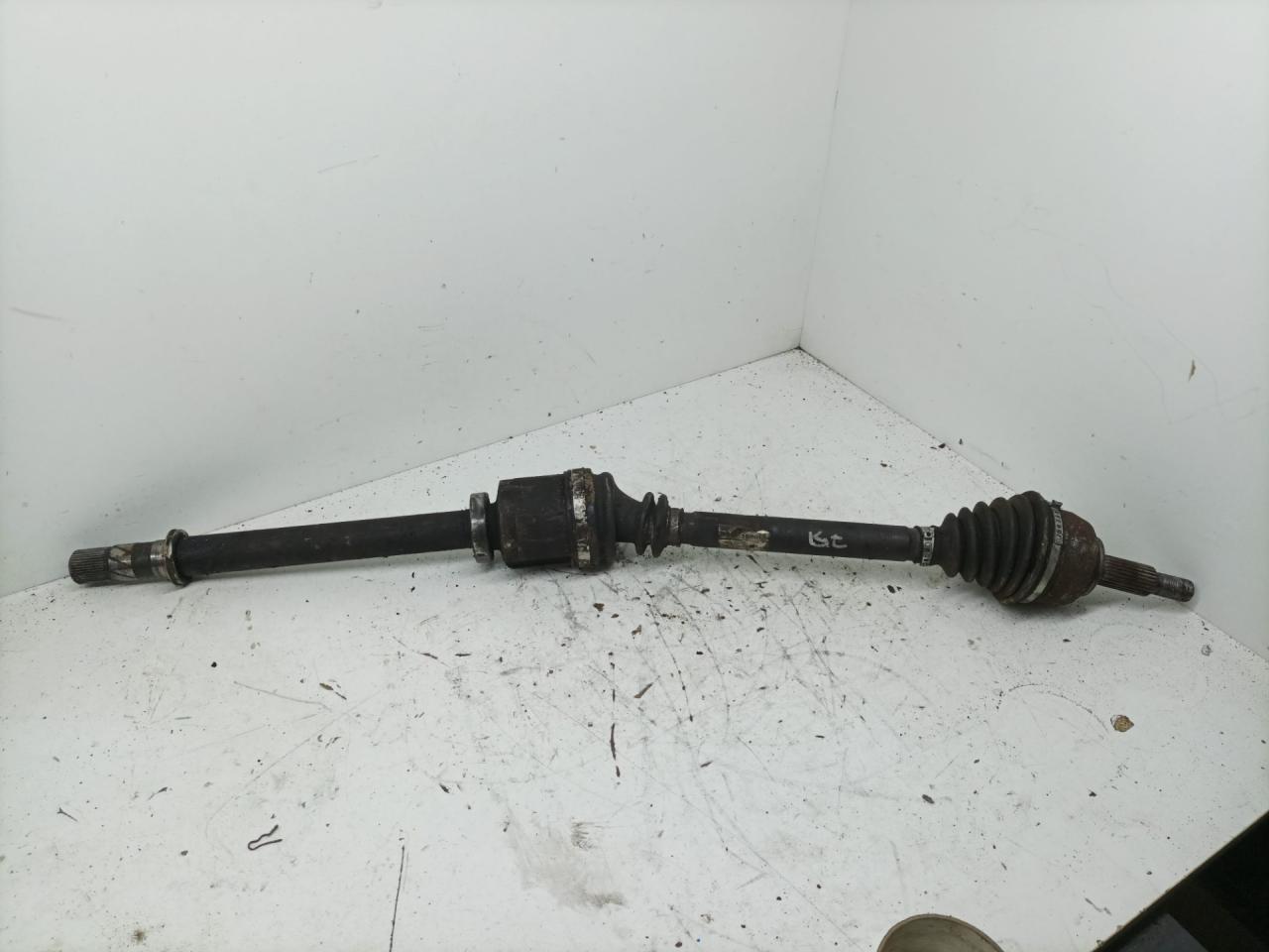 полуось передняя правая (приводной вал, ШРУС) Renault Megane 2 поколение 2004, 1.9 л., дизель, МКПП, хетчбэк 5 дв., 8200198015 - фото №1
