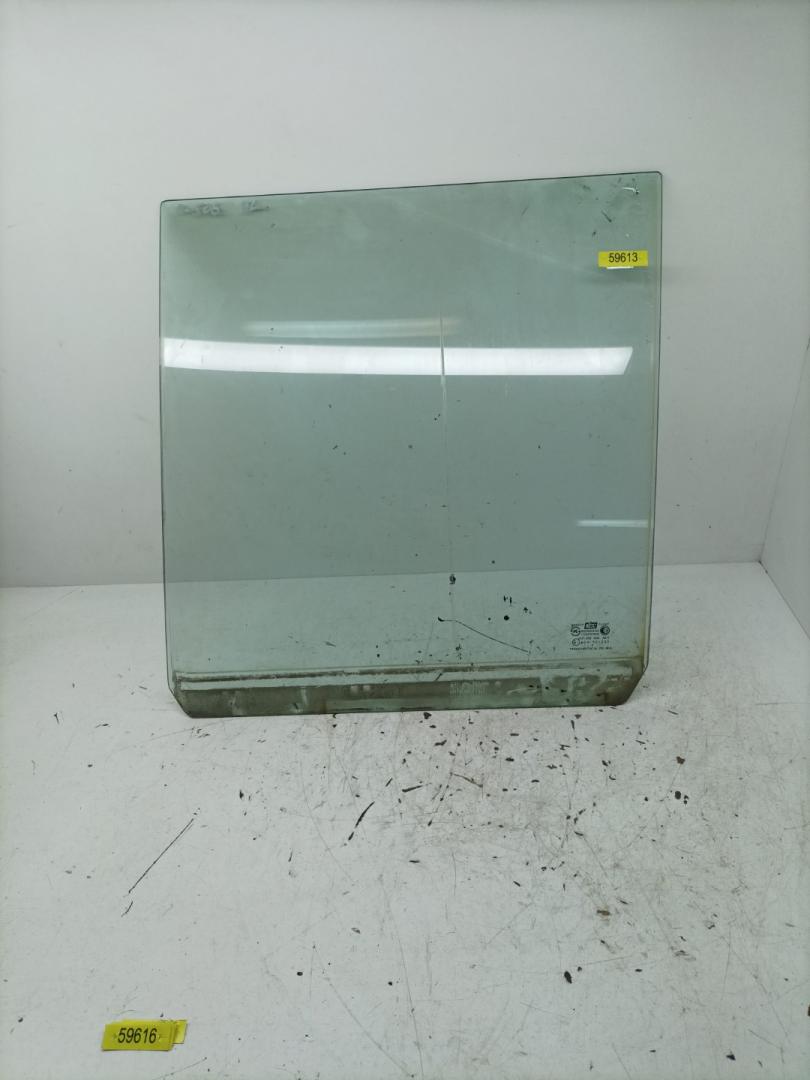 стекло двери задней левой Hyundai Galloper 2 поколение 1998, 2.5 л., дизель, МКПП, внедорожник 5 дв. - фото №1