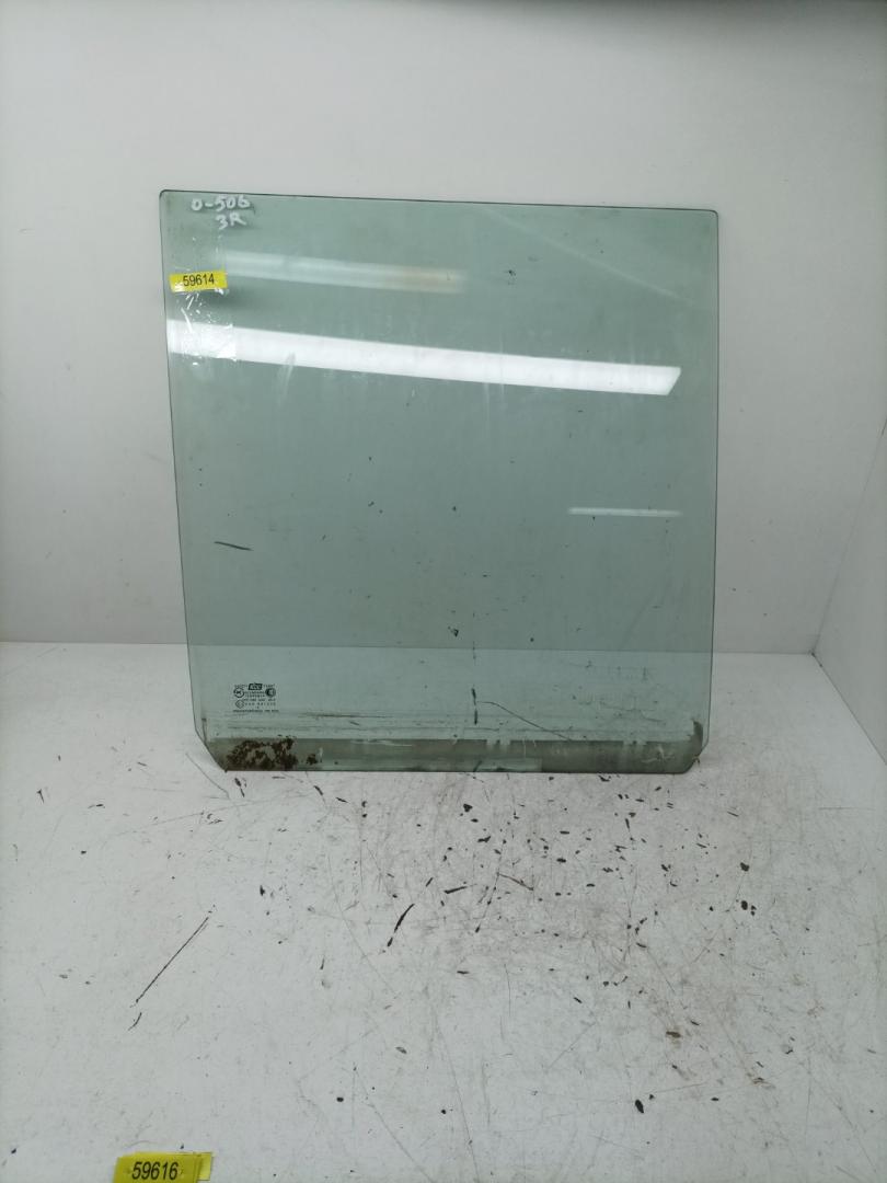 стекло двери задней правой Hyundai Galloper 2 поколение 1998, 2.5 л., дизель, МКПП, внедорожник 5 дв. - фото №1