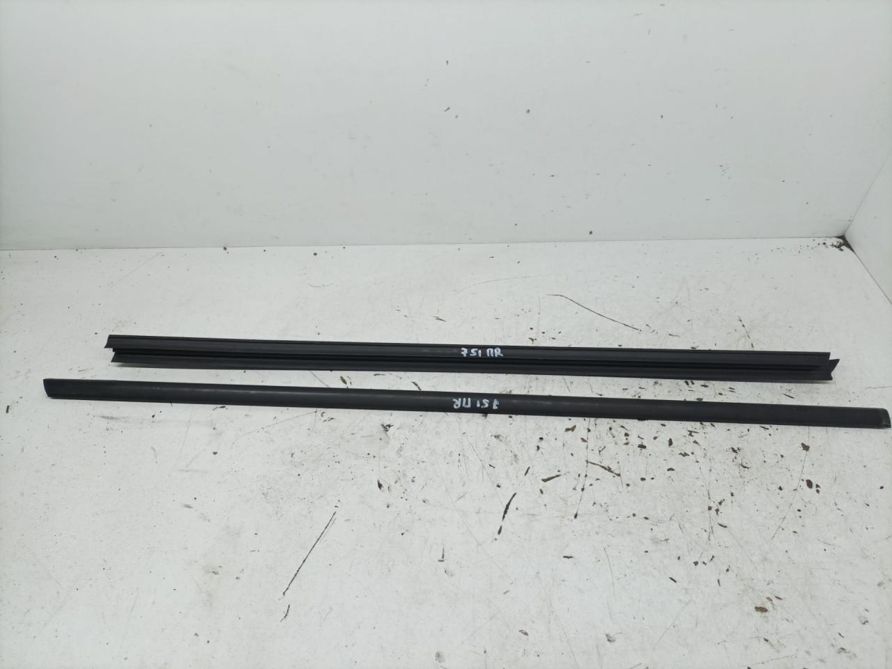 уплотнитель двери Renault Megane 2 поколение 2004, 1.9 л., дизель, МКПП, хетчбэк 5 дв. - фото №1