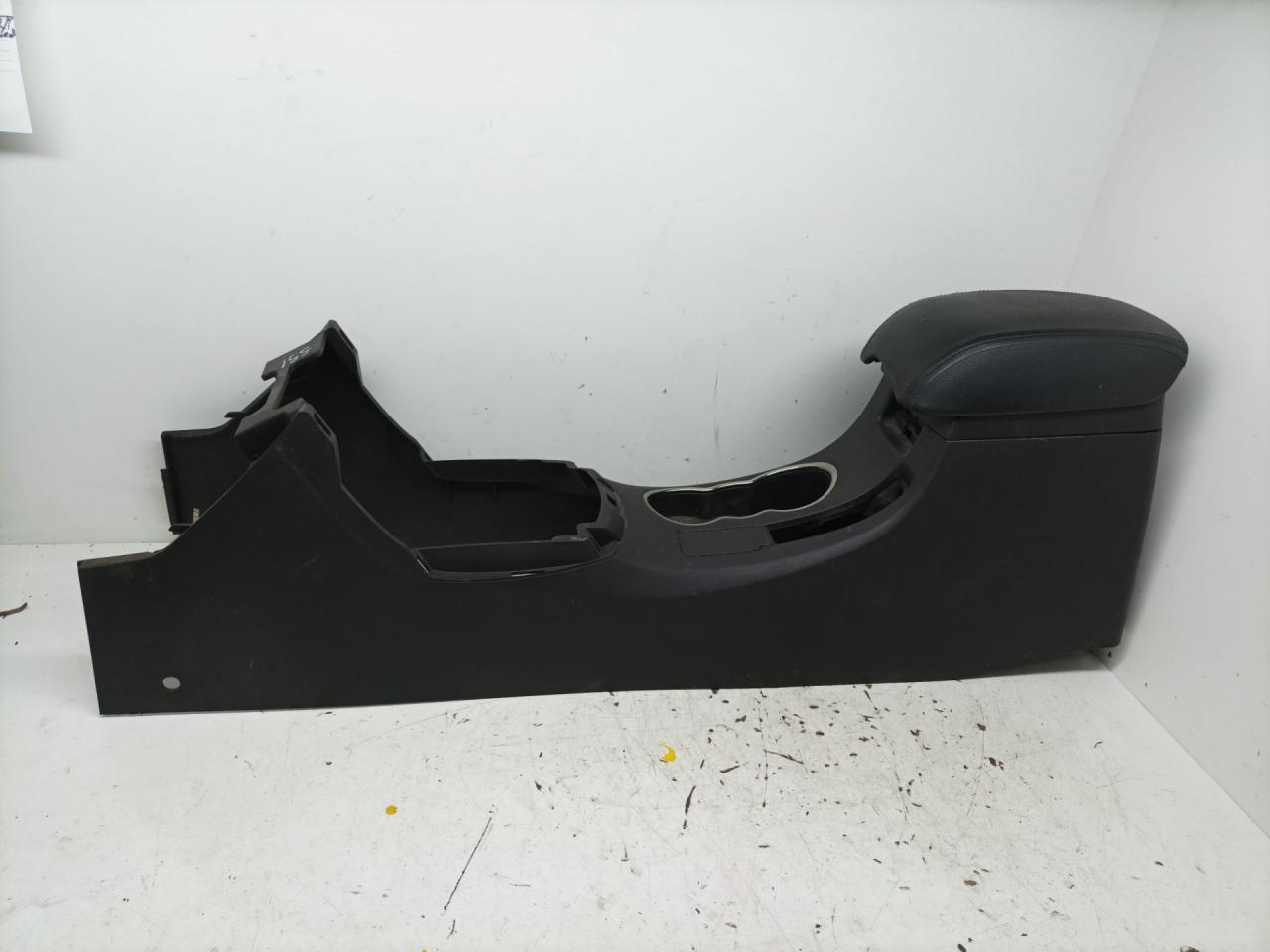 подлокотник Geely Emgrand EC7 1 поколение 2014, 1.8 л., JL4G18, бензин, МКПП, седан - фото №1