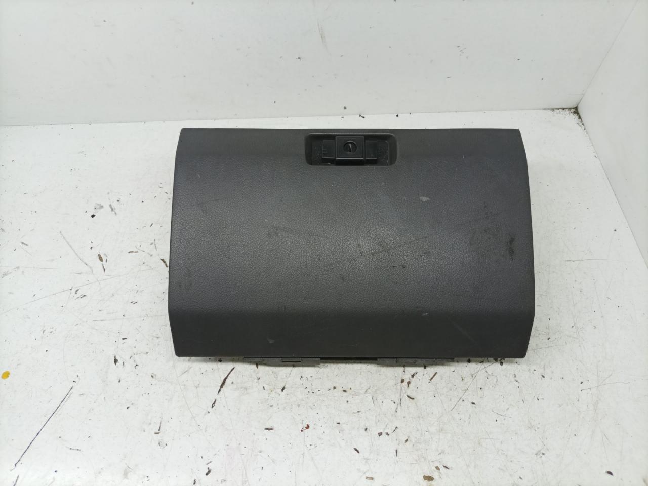 бардачок Mitsubishi Pajero 2 поколение 1997, 2.5 л., 4D56 (8V), дизель, МКПП, внедорожник 5 дв. - фото №1
