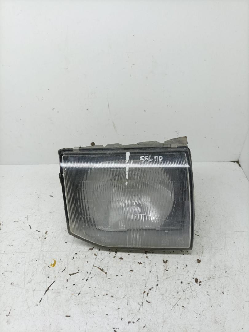 фара правая Mitsubishi Pajero 2 поколение 1997, 2.5 л., 4D56 (8V), дизель, МКПП, внедорожник 5 дв. - фото №1