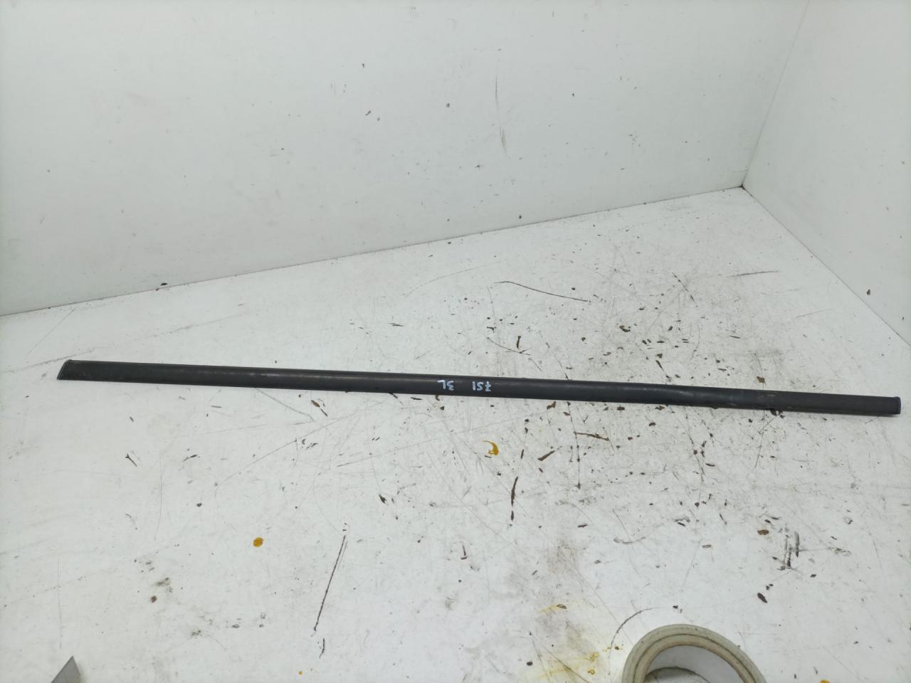 Уплотнитель стекла Renault Megane 2 поколение 2004, 1.9 л., дизель, МКПП, хетчбэк 5 дв. - фото №1