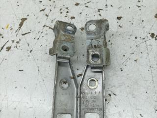 петля капота Volkswagen Golf 4 поколение 1999, 1.4 л., AKQ, бензин, МКПП, хетчбэк 5 дв.