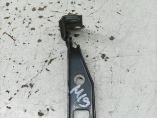 петля капота Volkswagen Golf 4 поколение 1999, 2.0 л., ADY, бензин, МКПП, хетчбэк 5 дв., 1J0823301