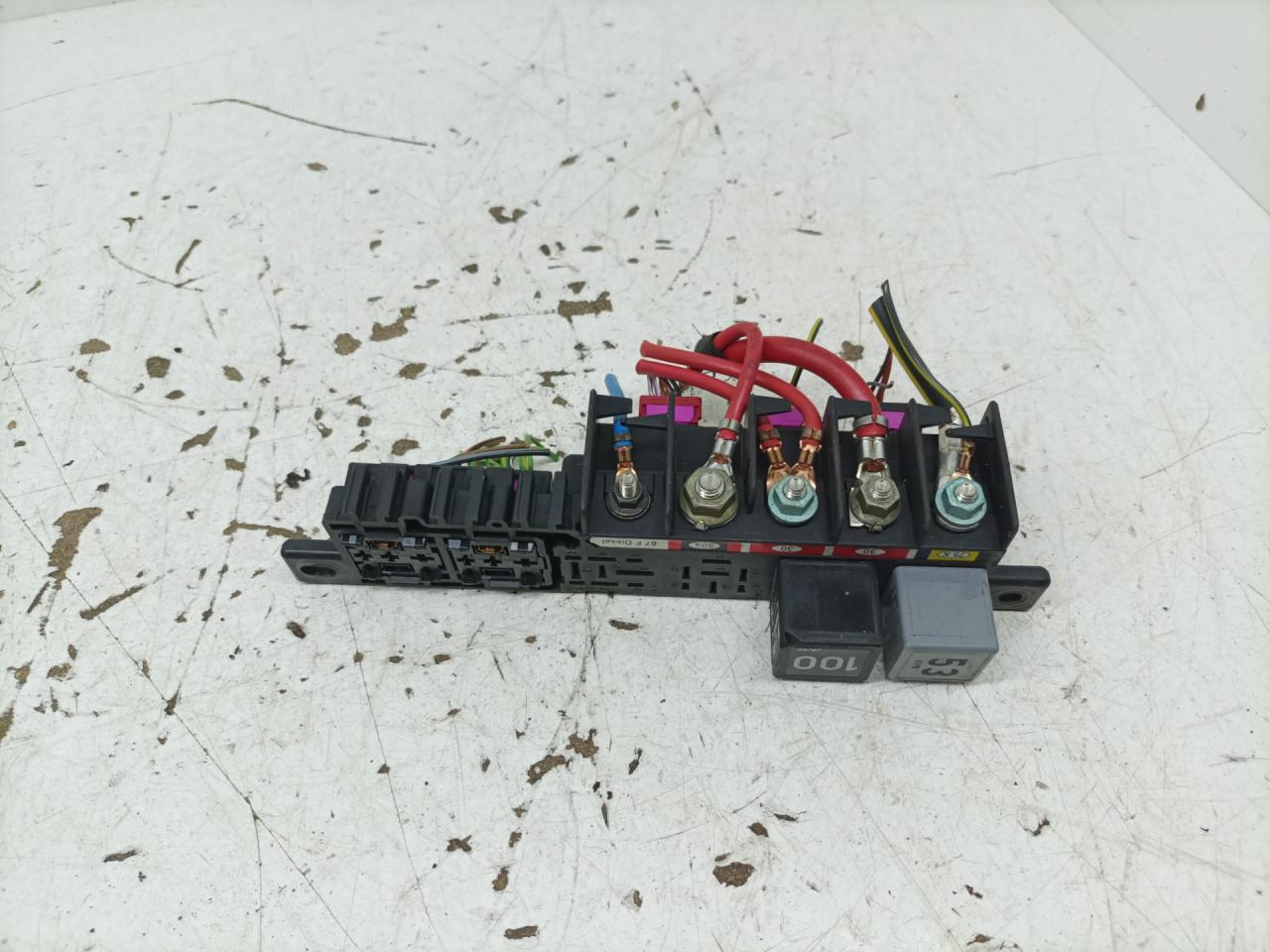 блок предохранителей Volkswagen Golf 4 поколение 1998, 1.4 л., AKQ, бензин, МКПП, хетчбэк 5 дв., 8L0941822 - фото №1