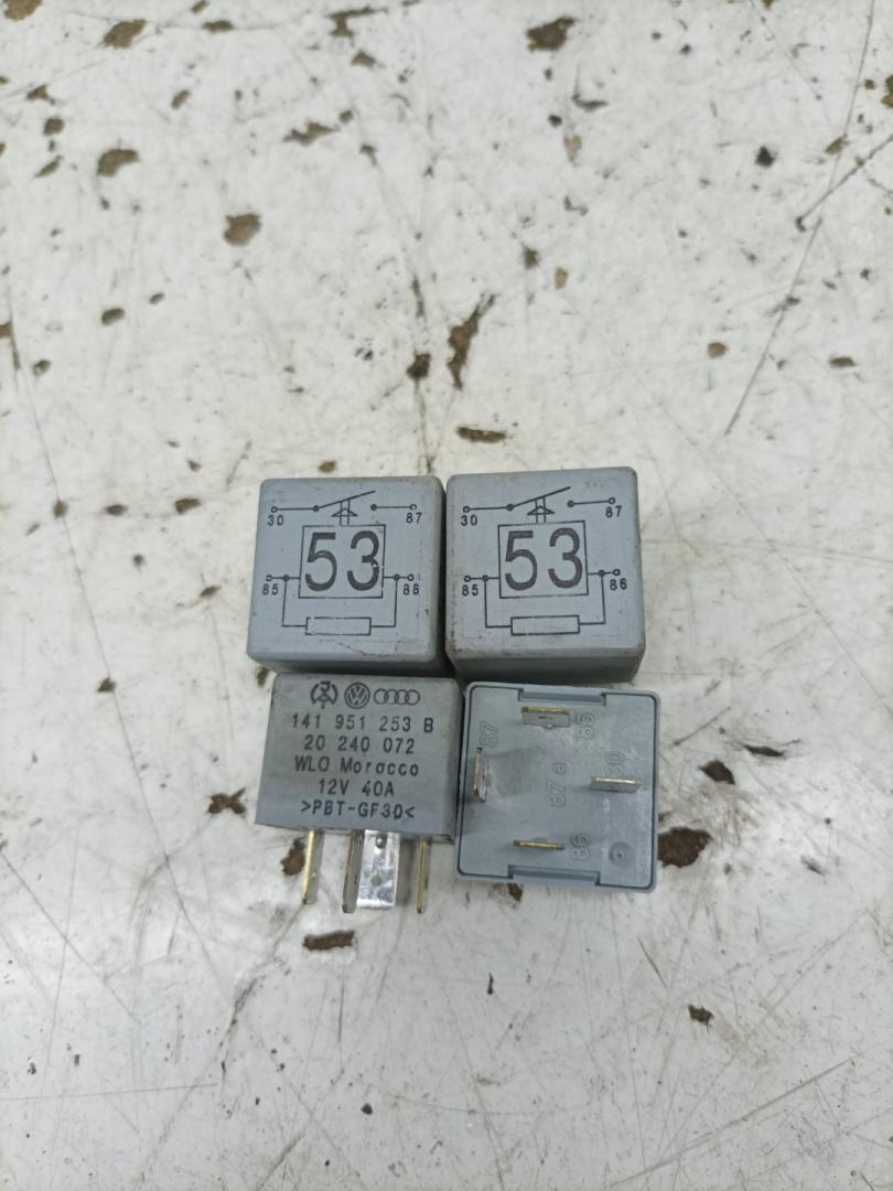 реле (прочие) Volkswagen Golf 4 поколение 2002, 1.6 л., BCB, бензин, МКПП, хетчбэк 5 дв., 141951253B, 20240072 - фото №1