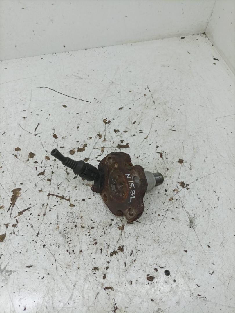 кулак задний левый Volkswagen Golf 4 поколение 1999, 1.4 л., AKQ, бензин, МКПП, хетчбэк 5 дв., 1J0927807B - фото №1